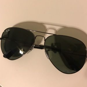 BLACK RAYBAN AVIATORS